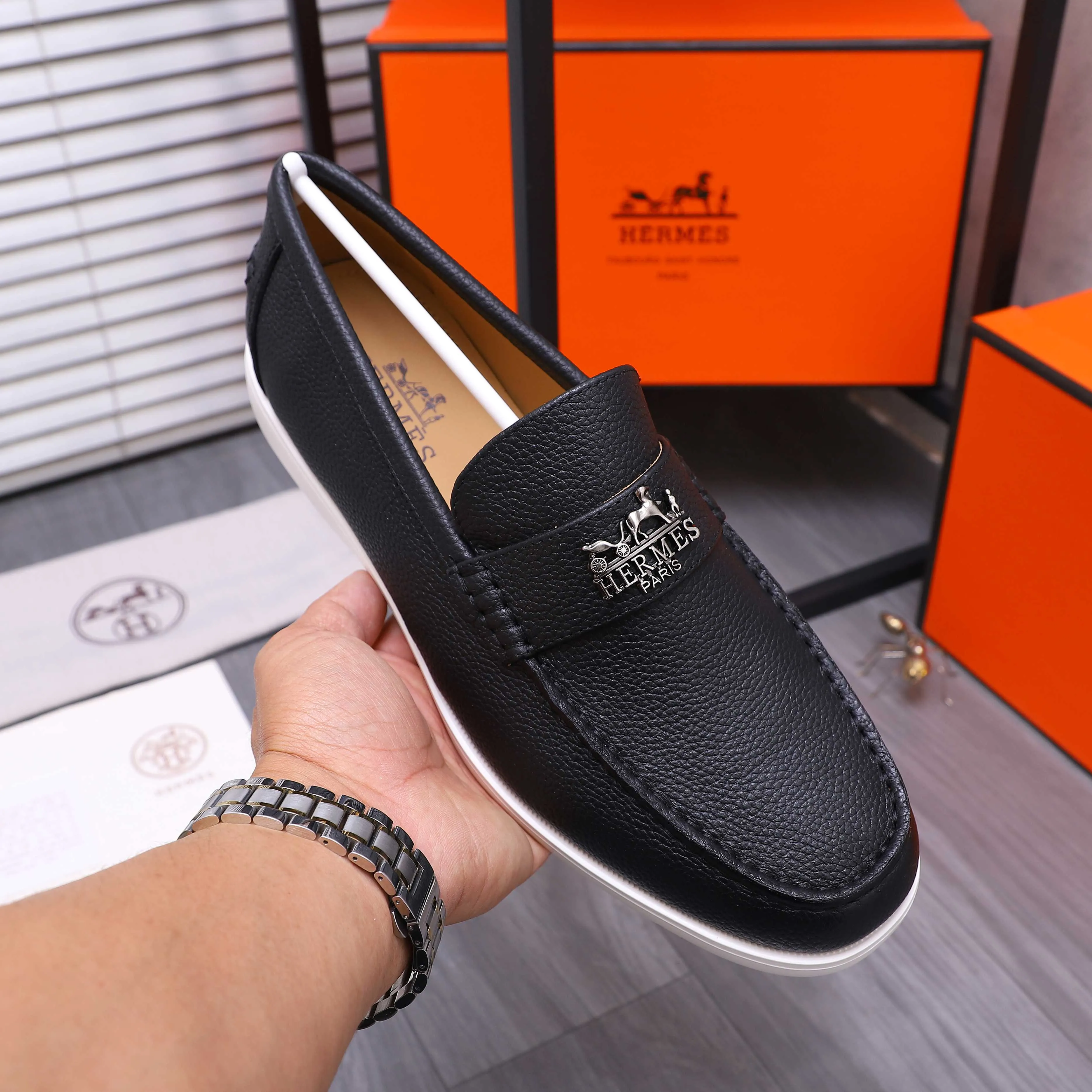 Men's shoes 💰p560 Product trademark: HERMES "Hermes" casual slip-on men's shoes. Regular size: 38-46 (45.46 is custom-made and non-returnable) Product materials: Selected pebbled cowhide upper, cowhide lining, original foam rubber ultra-light sole